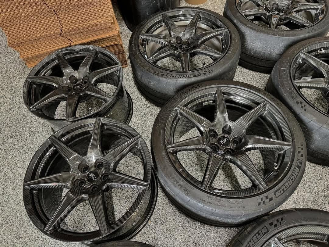 Home / WHEELS AND TYRES / GT500 carbon fiber track pack wheels