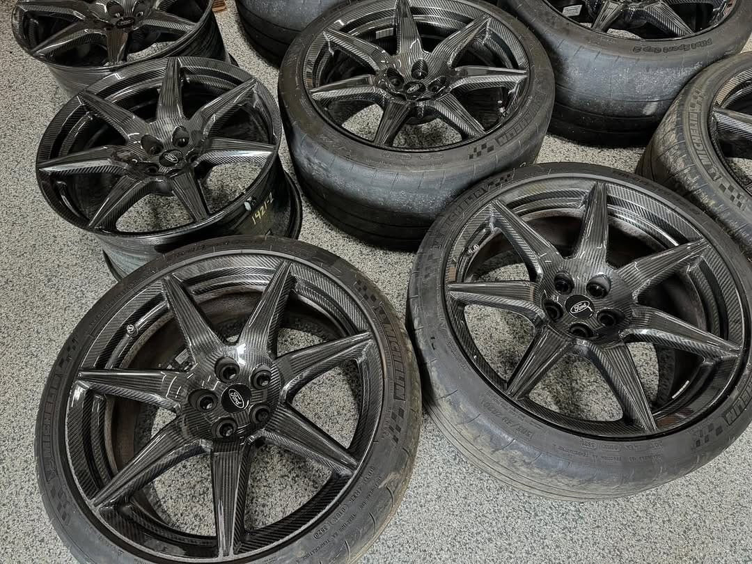 Home / WHEELS AND TYRES / GT500 carbon fiber track pack wheels