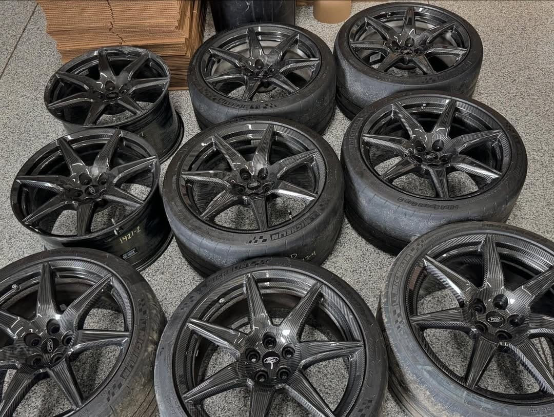 Home / WHEELS AND TYRES / GT500 carbon fiber track pack wheels