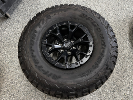 Home / Uncategorized / 2023-2025 F-150 Raptor R Bead Lock Wheel Rim 17×8.5″ BFGoodrich 37×12.50×17