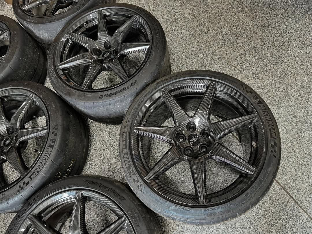 Home / WHEELS AND TYRES / GT500 carbon fiber track pack wheels